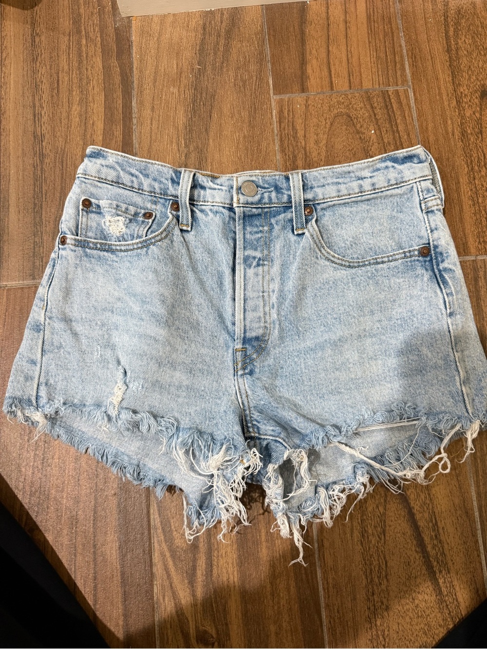 Levi shorts size 27
